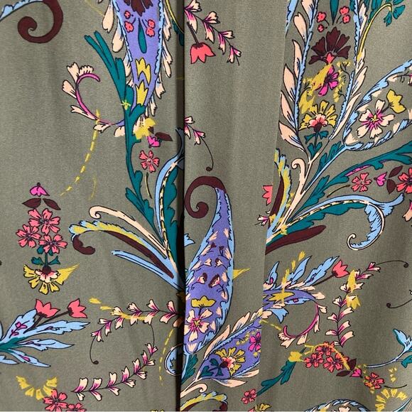 Colorful artsy paisley top shell 1X NWT flutter sleeve green office Tahari - Picture 8 of 11